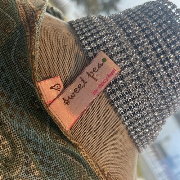 Sweet pea sleeveless top S flattering stretchy material. Fun boho pattern - Picture 5 of 6